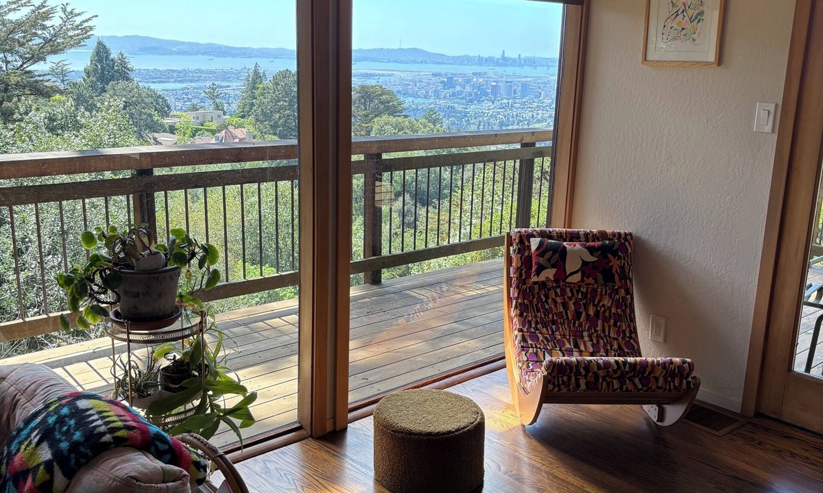 Piedmont Pines House | Spacious 3-bedroom forest retreat with AC in the Oakland Hills