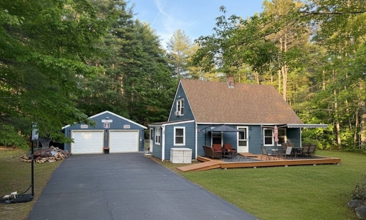 North Conway House | Spacious 3-level AC. home featuring a game room, two family rooms, a fenced yard