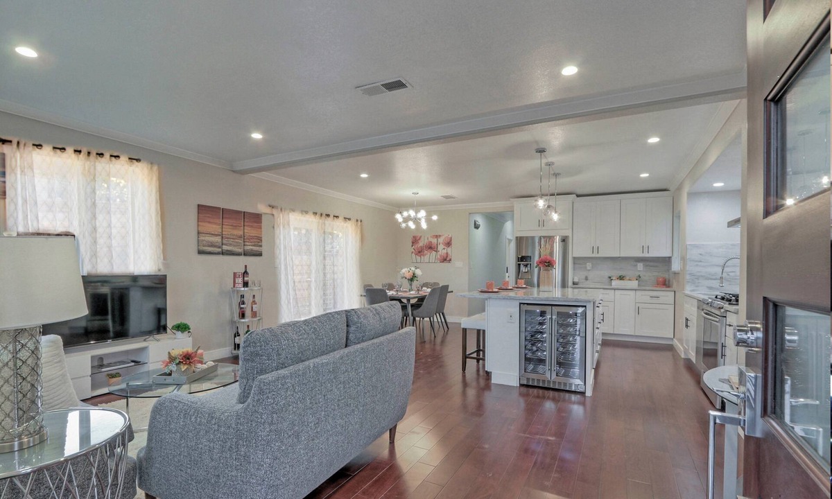 San Jose House | Spacious 4 Bd 4 Ba home close to all the best of San Jose