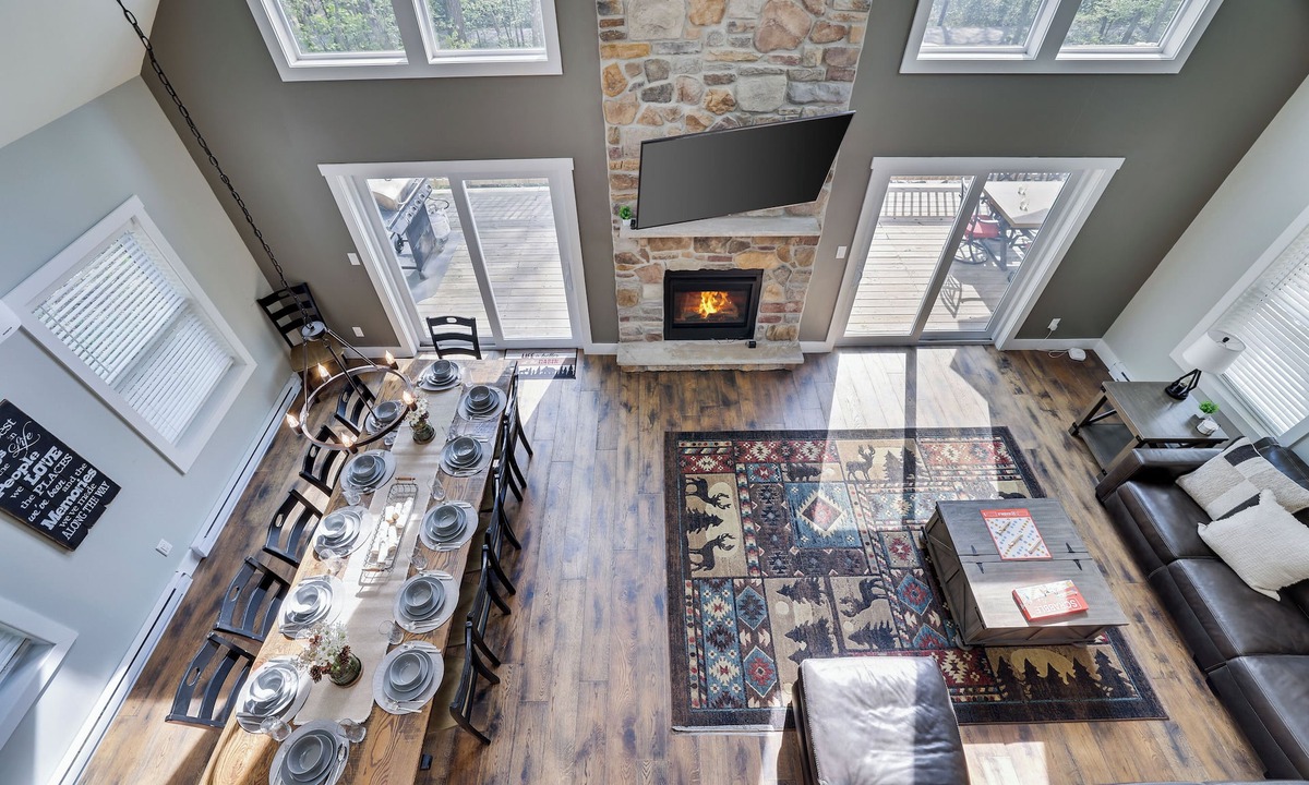Jim Thorpe Ski Chalet | Spacious Chalet With Community Pool & Lake, Near Charming Town Of Jim Thorpe