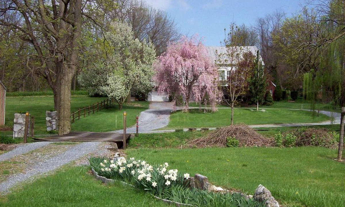 Middletown Cottage | Spacious Cottage Rental with Creek Views near Harrisburg and Hershey, Pennsylvania
