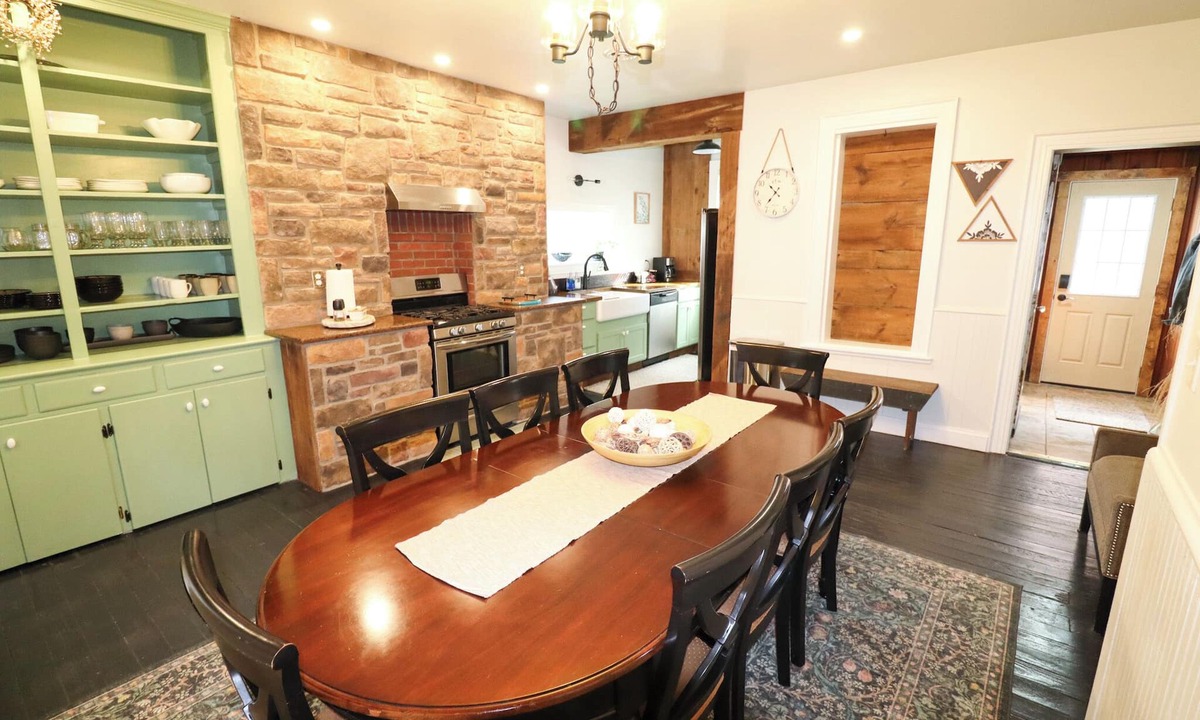 New Oxford House | Spacious Group Stay Near Gettysburg | Room for All & Easy Day Trips Nearby