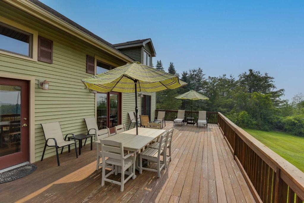 Hammondsport House | Spacious Hammondsport Home on 6 Acres w/Lake View
