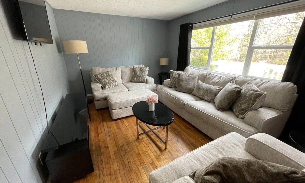 Millstone Township House | Spacious Jersey Shore Home Beaches, Six Flags & Fort Dix Nearby