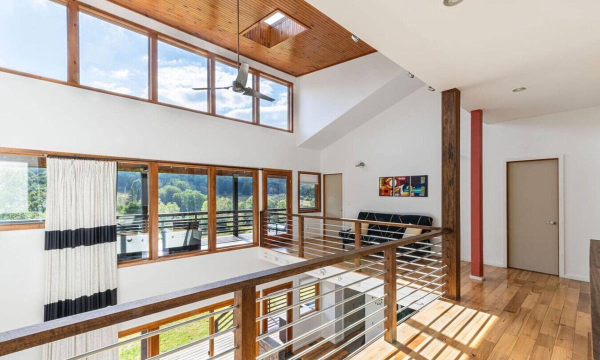 New Kingston House | Spacious Modern Retreat | Sleek Style with Stunning View