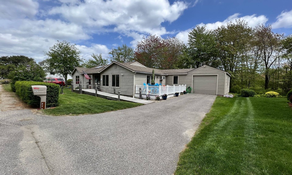 Wells House | SPACIOUS One level A Peaceful Escape and only a short walk to Cresent beach!