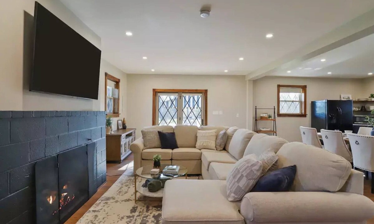 Saint Thomas House | Spacious & Private 4BR Retreat - Noted for Cleanliness and Thoughtful Touches