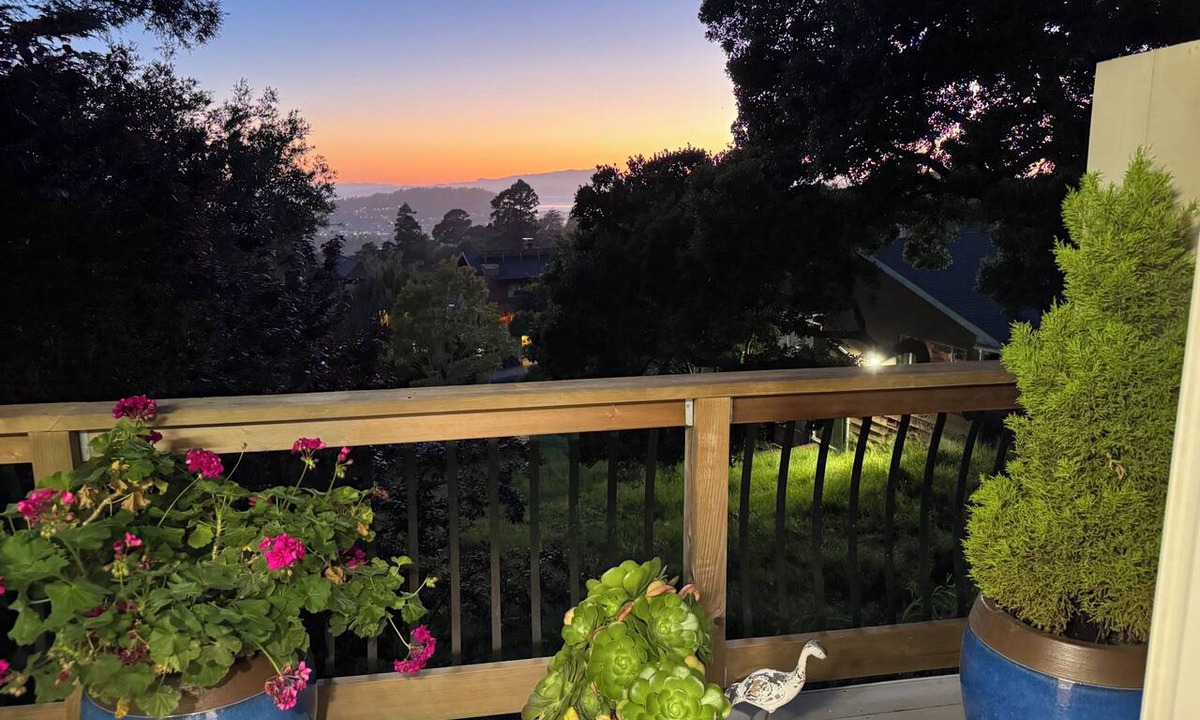 Thousand Oaks Apartment | Sparkling 3 room apt, S.F. Bay Views on most exclusive str. N. Berkeley Hills