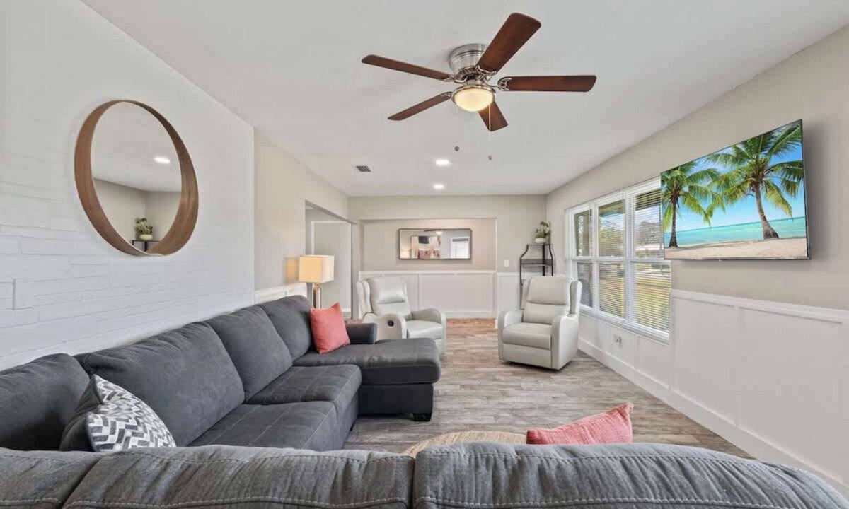 Southside House | Splash Haven | Team Joseph Ellen