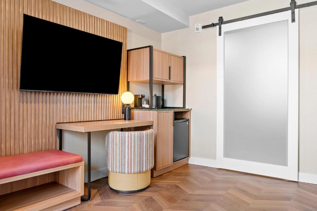 Cow Hollow Hotel | Star Motel