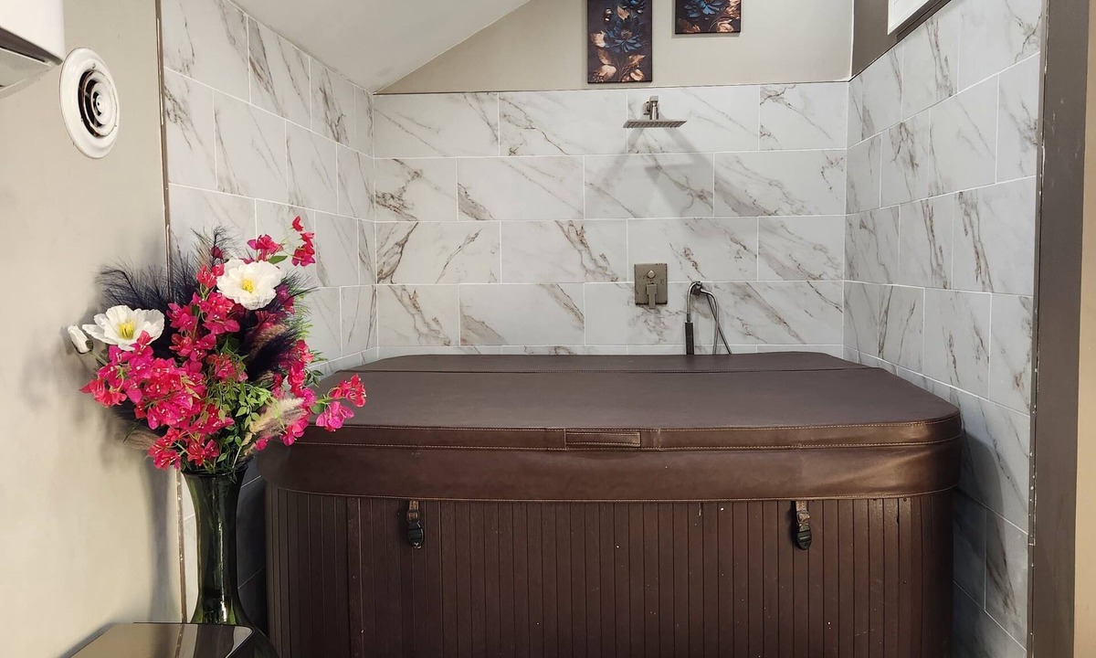 Alden Manor Apartment | Step in your own PRIVATE RETREAT at the One&Only Garage Spa Stay.