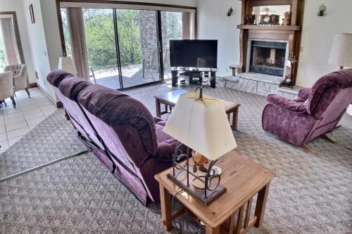Eureka Springs House | Stone Decks Lodge