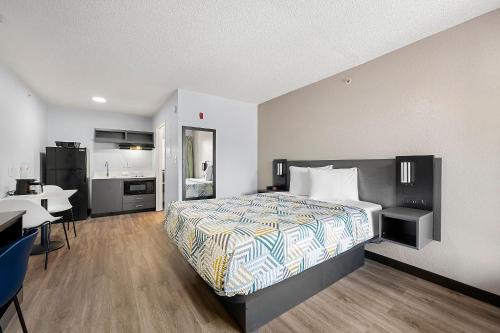 Roswell Hotel | Studio 6 Extended Stay - Roswell, GA - Atlanta