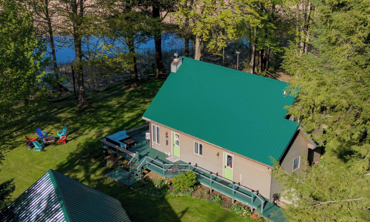 Town of Hounsfield Cottage | Stunning Lakeview Home: 2BR+Loft, Kayaks, Fire Pit & Shaded Yard – Pet Friendly!