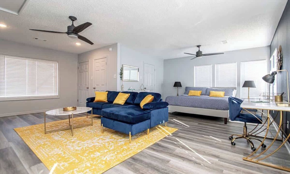 Hot Springs House | Stylish Studio, steps to Oaklawn