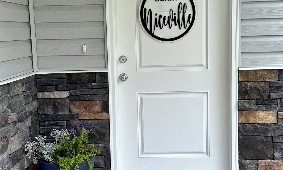 Niceville House | SUNNY NICEVILLE! Very Nice, 3/2.5 Townhome .04 mile from water!