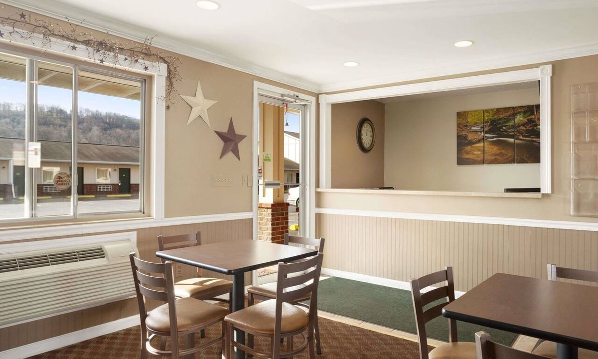 Mifflinville Hotel | Super 8 by Wyndham Mifflinville Near Bloomsburg