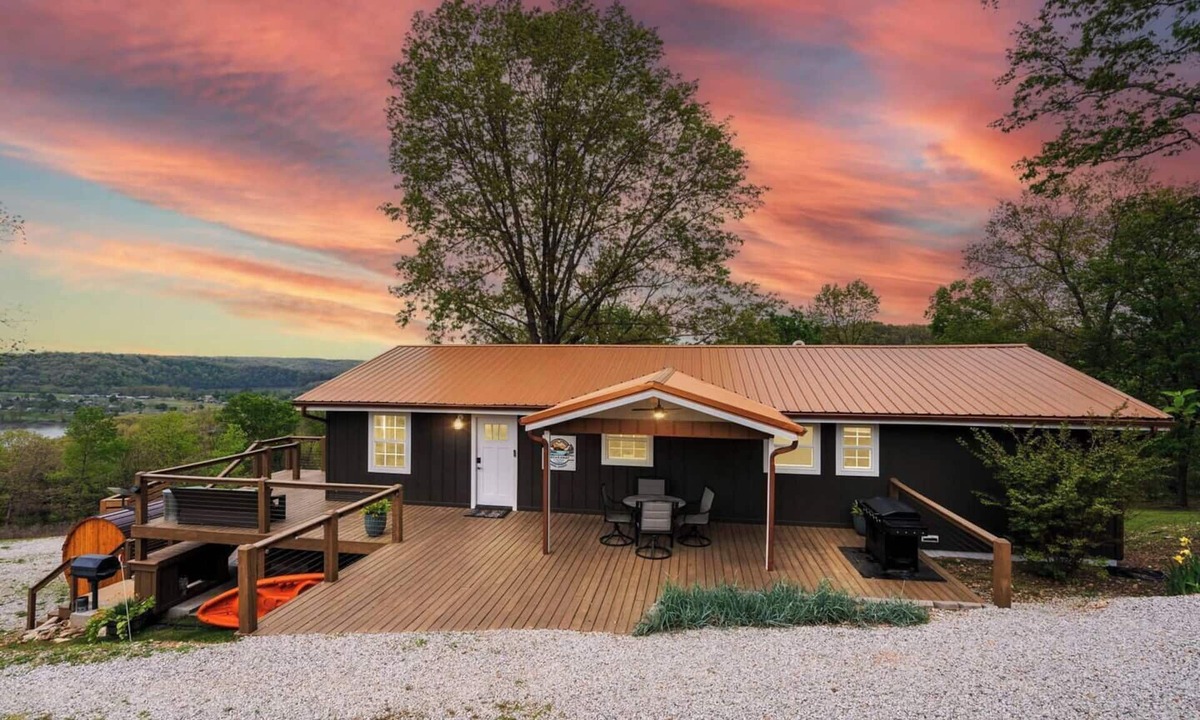 Omaha House | The Breakaway at Table Rock- Sauna, Hot Tub, Kayak, Full Upper and Lower Porches