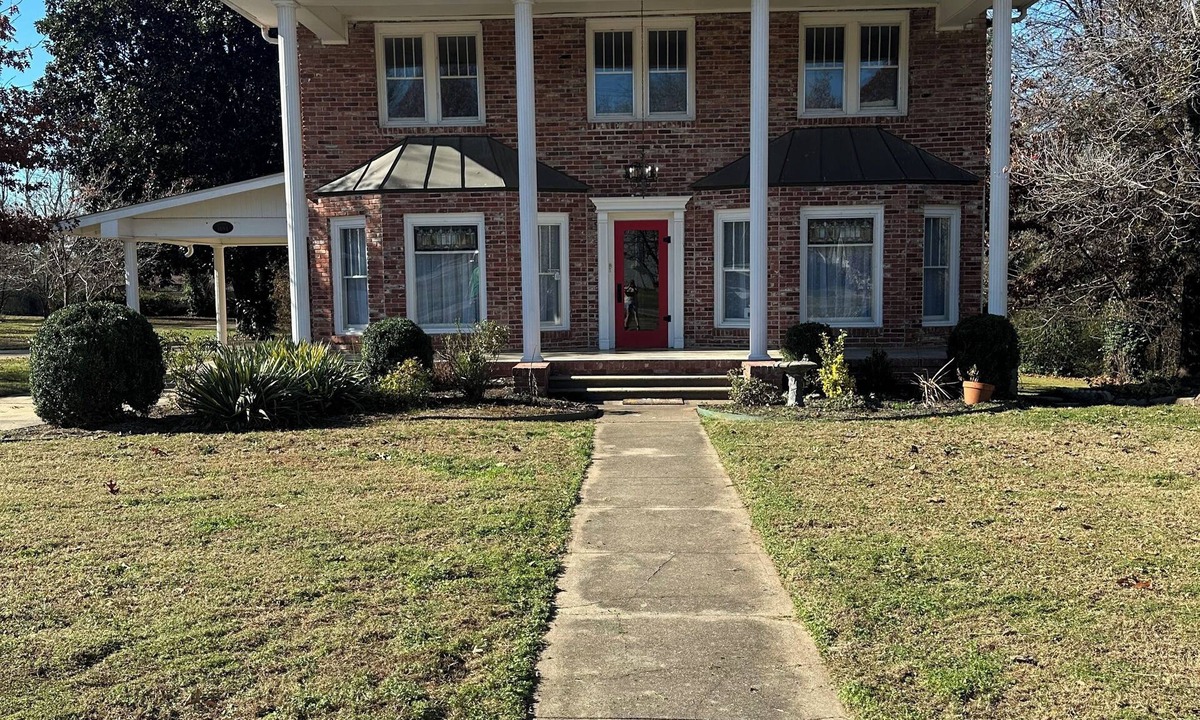 Springdale House | The Coffey House Circa 1894 Sleeps 8