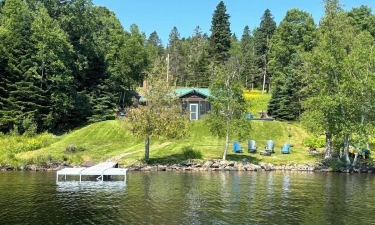 Rangeley House | The Haven on Hunter Cove - Charming and comfortable log home on Rangeley Lake