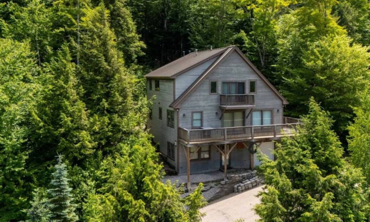 Bartlett House | The Lookout - Slopeside Family Ski House at Attitash - Epic Mountain Views