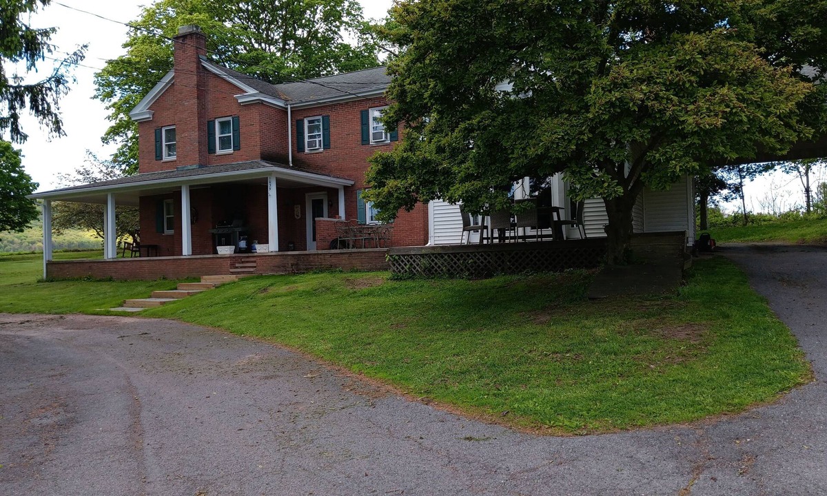 Elysburg House | The Manor House a 6 Bedroom Home 68 Acres 3 Miles to Knoebels Amusement Resort