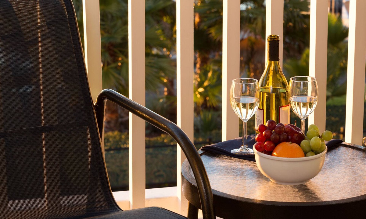 San Leandro Hotel | The Marina Inn on San Francisco Bay