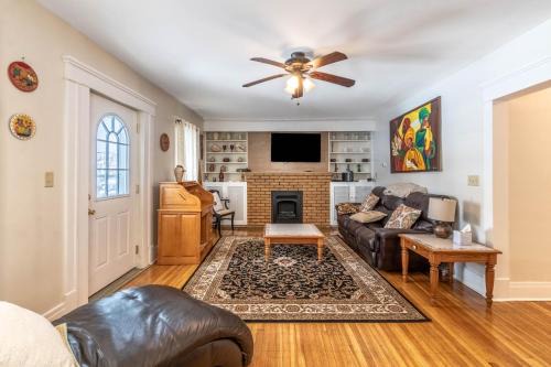 Downtown Buffalo Apartment | The Paradise House steps from the Heart of Hertel