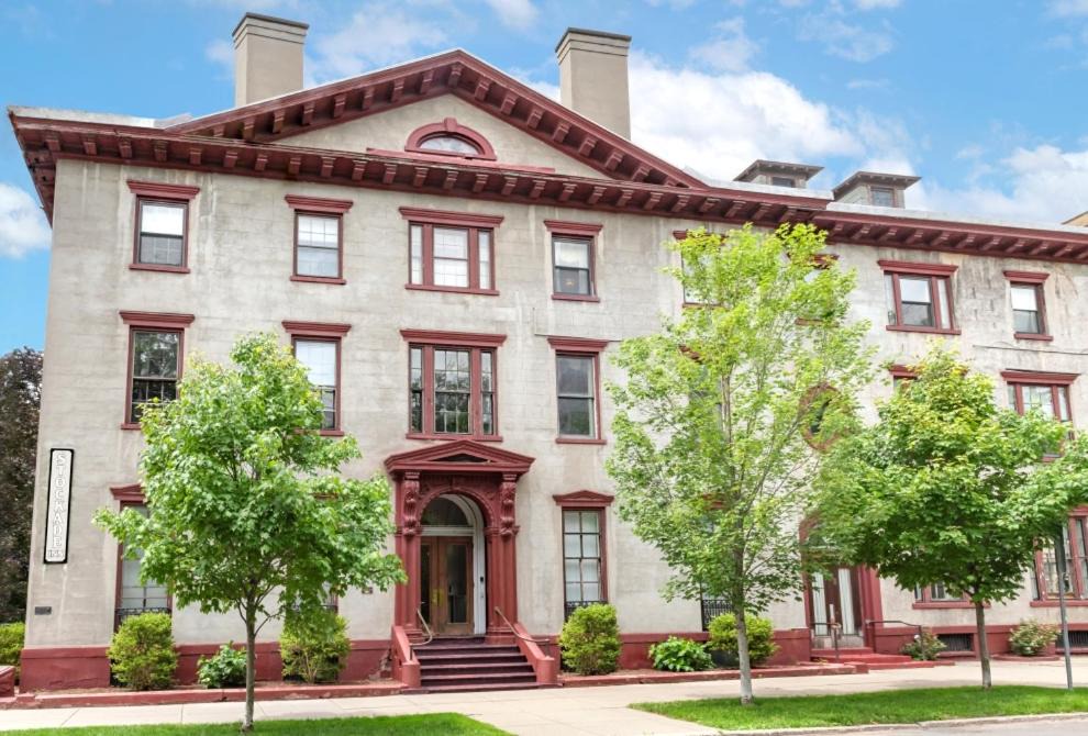 Schenectady Hotel | The Stockade Inn