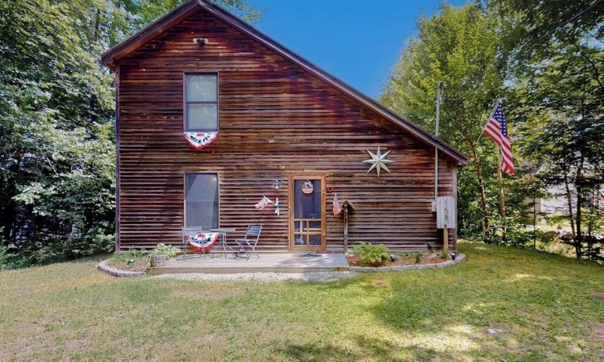 Weeks Mills House | The Three Cornered Pond Retreat | House in Augusta with kayaks & dock access