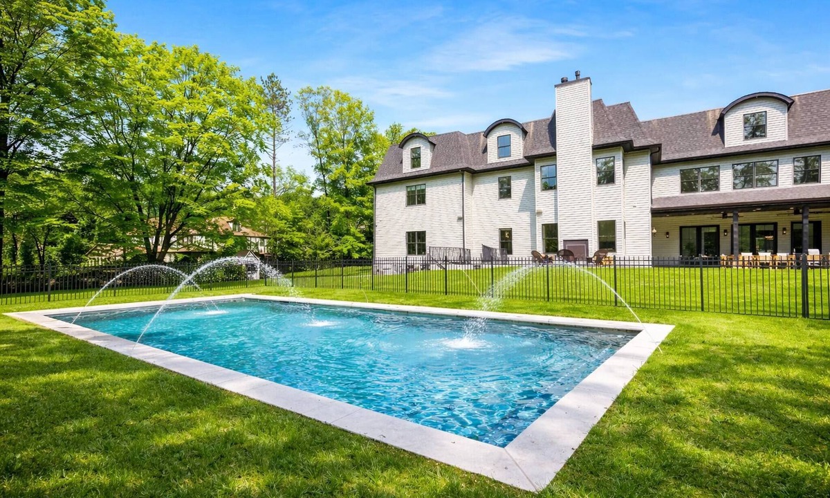 Saddle River House | The Velvet Pearl Estate Hosted by Stayshores