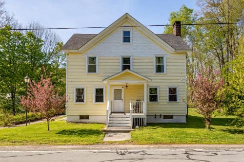 North Branch House | The Yellow House - 5BR Farmhouse Catskills Fireplace and Open Plan