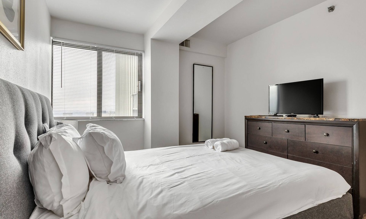 Downtown Harrisburg Apartment | This apartment is a 1 bedroom(s), 1 bathrooms, located in Harrisburg, PA.