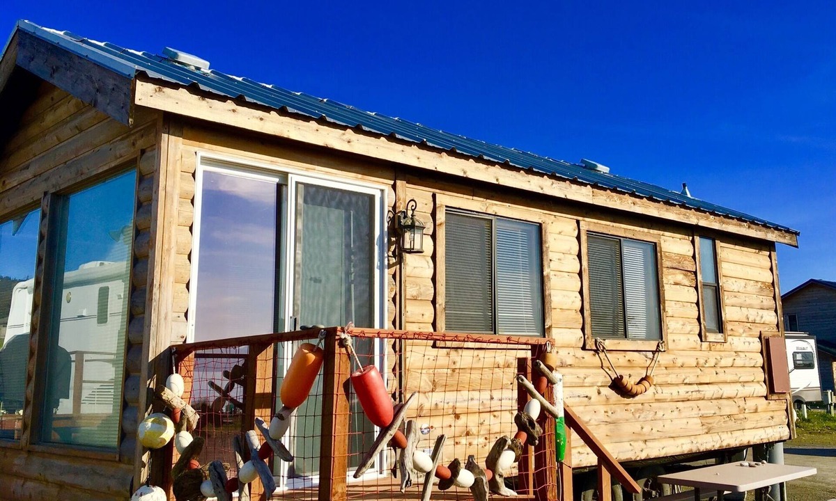 Homer Cabin | Tiny Mermaid House in the Heart of Old Town at Bishops Beach in Homer