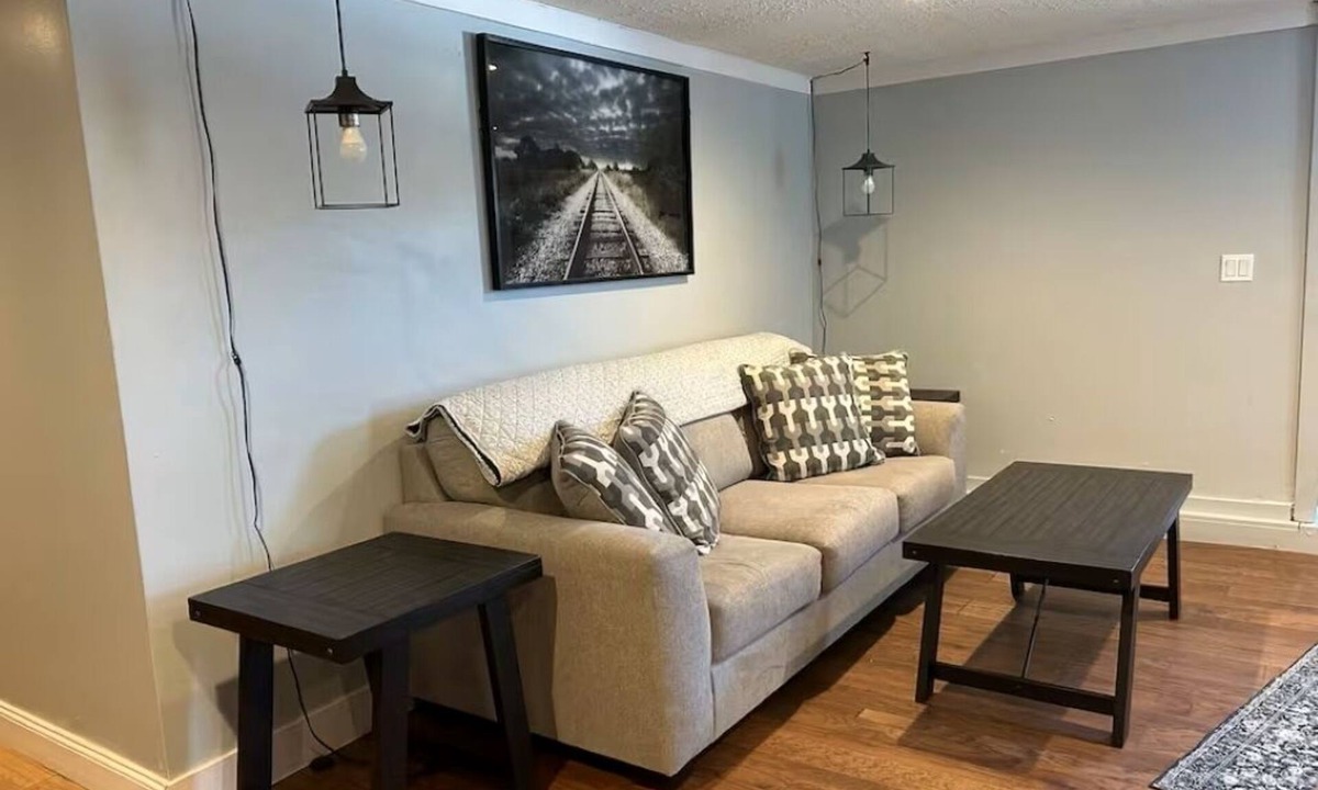 Narrowsburg Villa | Track Side Villa @ The Narrowsburg Inn