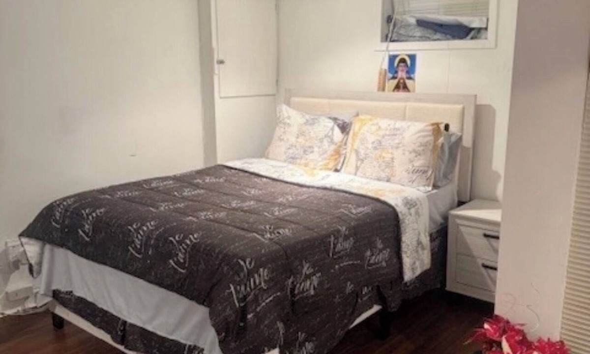 Elmont Apartment | Tranquil 1- spacious studio with 1 Queen size bed & Queen Airbed in Quiet Elmont