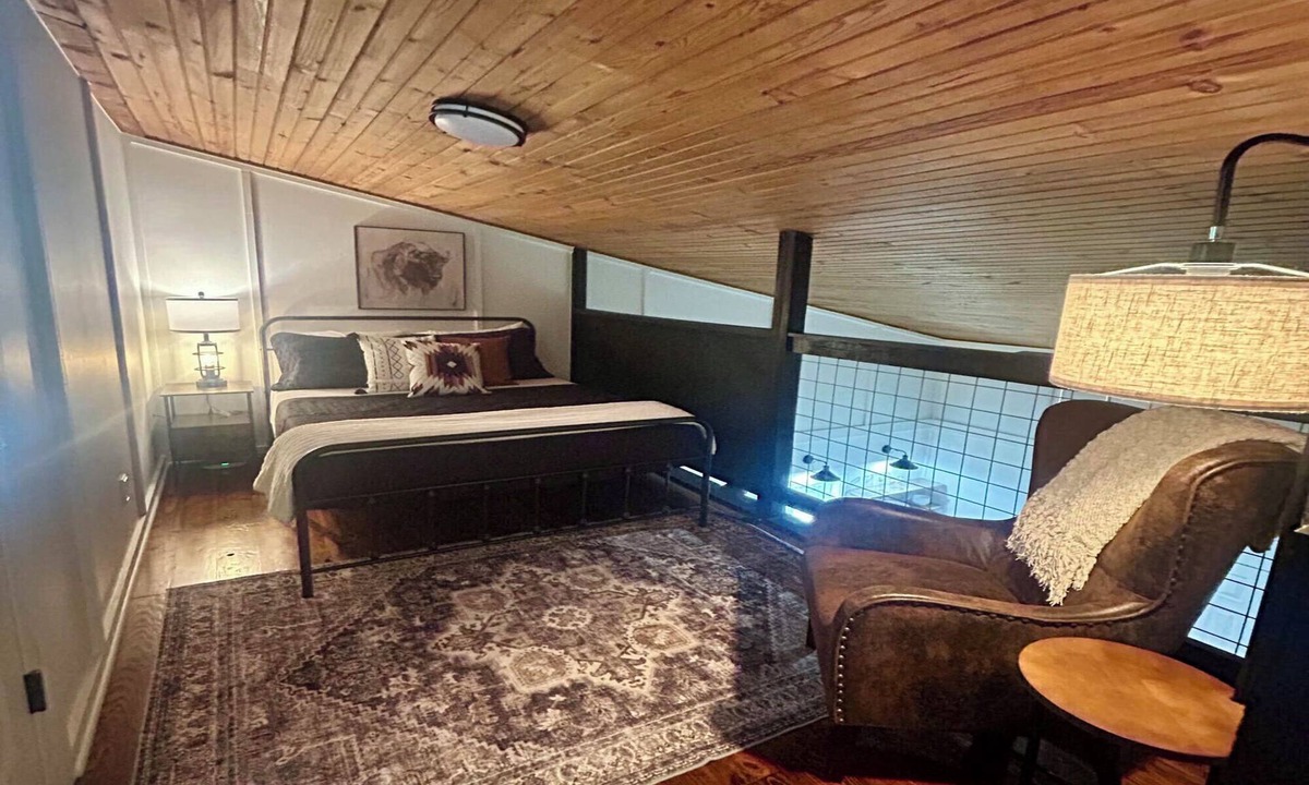 Gentry Cabin | Tranquil Wooded Cabin Retreat with Hot Tub & Fire Pit
