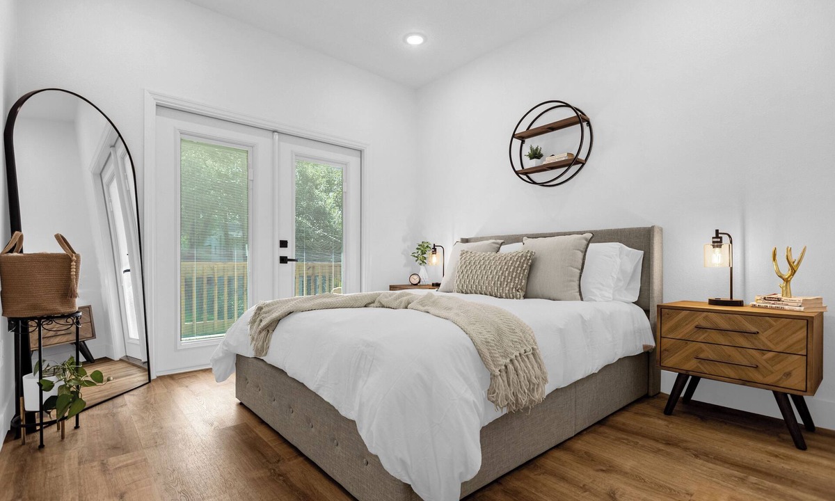 Lake Davis - Greenwood Apartment | Treehouse Lake Davis - 1BR Private Modern Home with Balcony Downtown