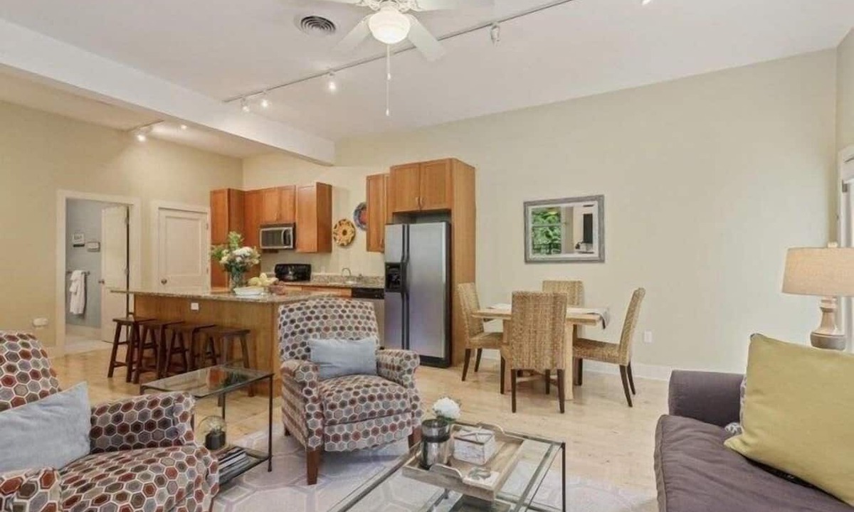 Union Pier Condo | Union Pier Condo With Association Pool! Close To Beach and Downtown!
