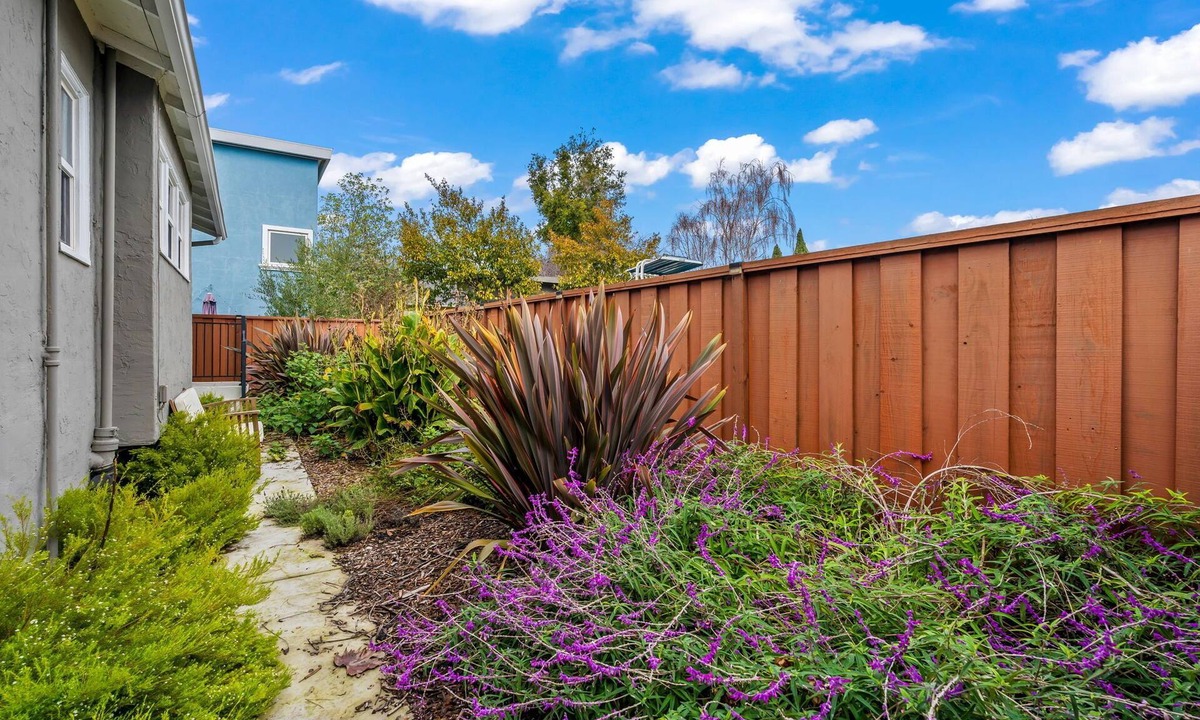 South Berkeley House | Urban Casita 2bdrm Family-Friendly & Parking