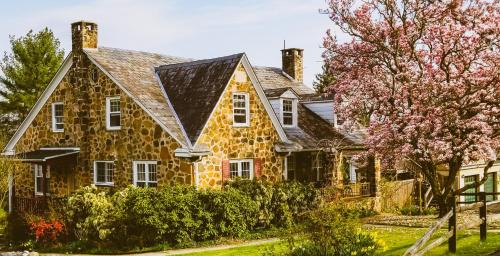Limekiln Apartment | Victorian Apt at SanctuaryoftheSwan dog friendlyhotel alternative farm stay