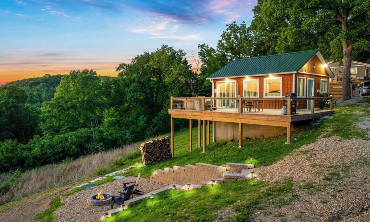 Omaha House | Views! Private Hot tub and Fire Pit! Lux Couple's Retreat