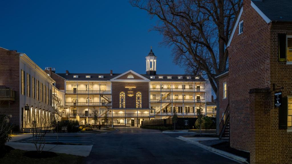 Downtown Hotel | Visitation Hotel Fredrick, a Tribute Portfolio Hotel