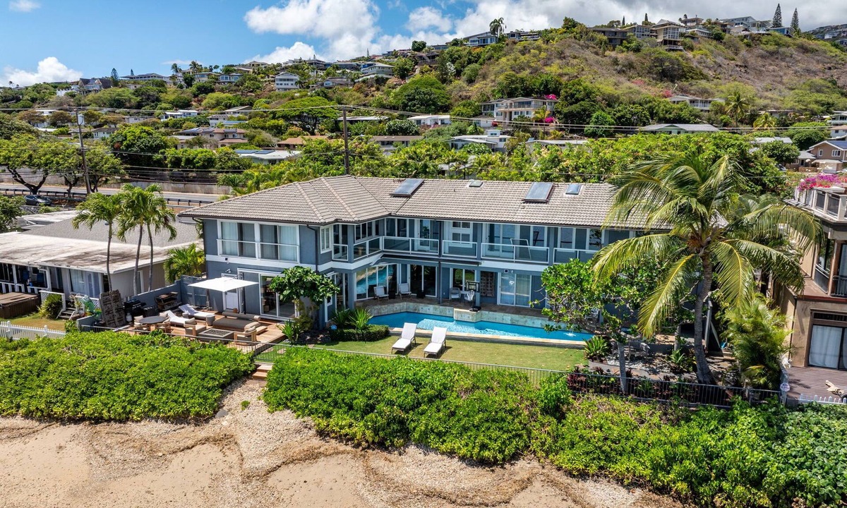 Kuliouou - Kalani Iki House | Wailupe Beach Front: Lux Oceanfront w/Pool, Hot Tub, Beach Access & Stunning Vi