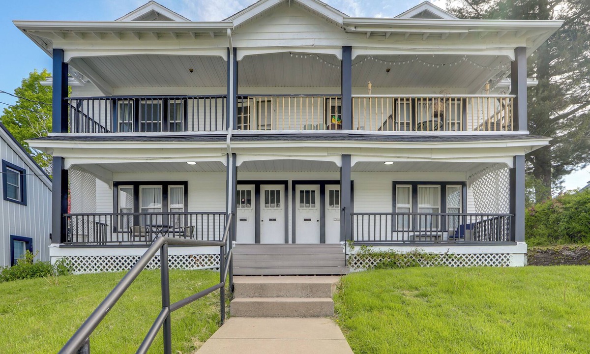 Phoenix Apartment | Walkable 3-Unit Hub: 8 Mi to Micron Technology!