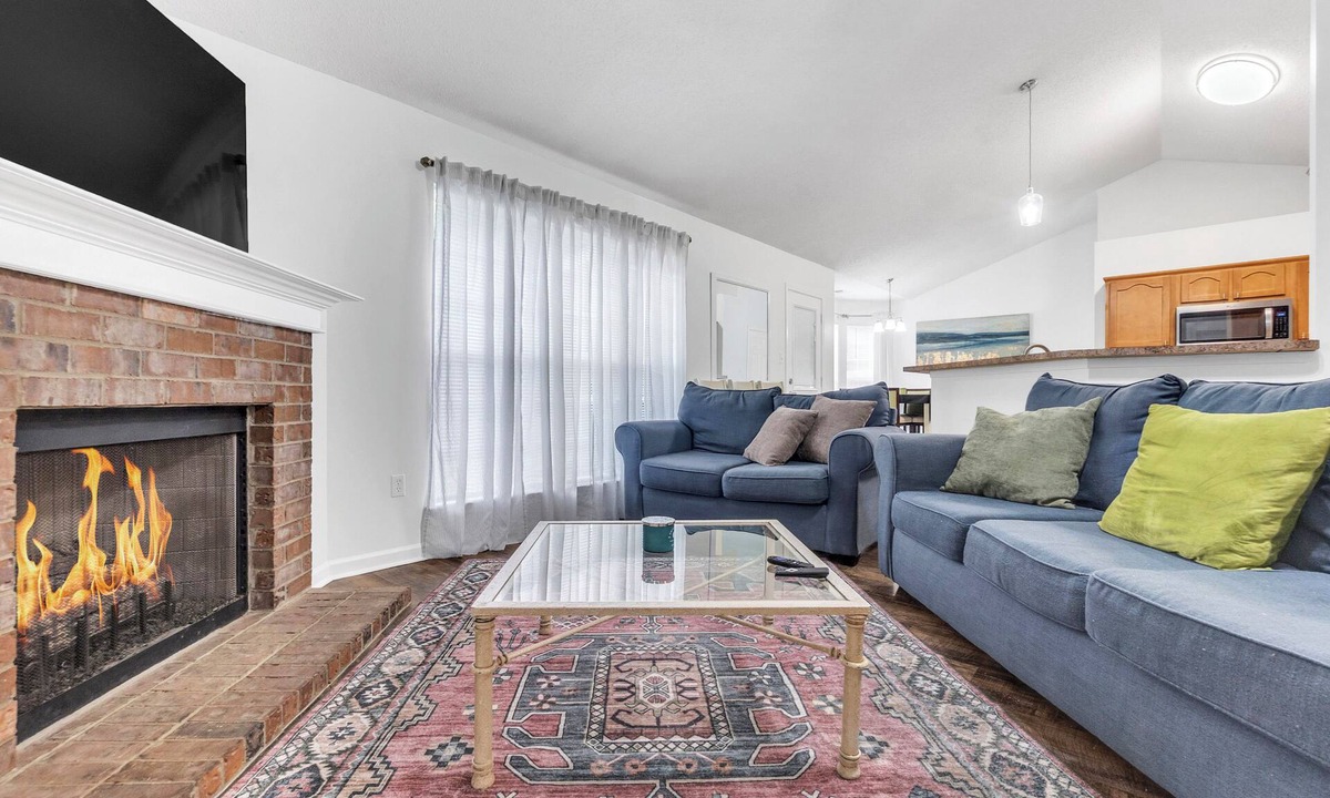 Southaven House | Warm & Charming 4-BR in the Heart of Southaven-Near Stateline, Silo Square.