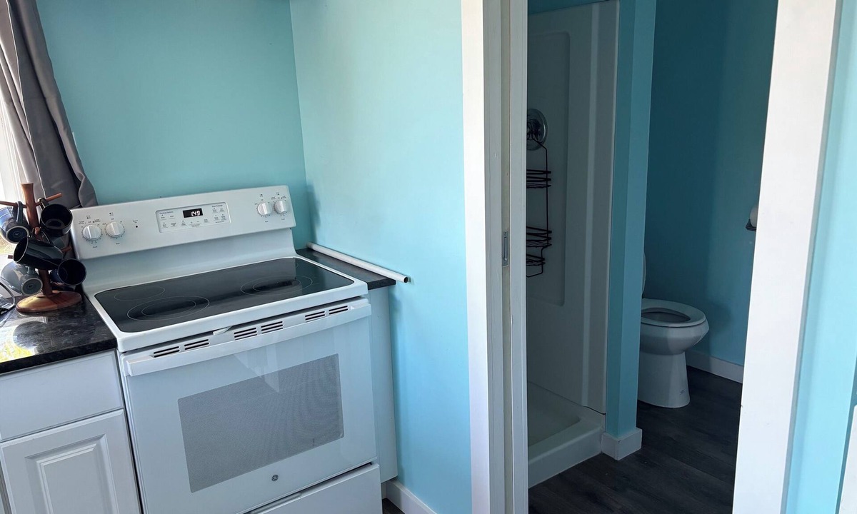 Bayberry Cottage | Waterfront Cozy 1-bedroom loft cottage in Baldwinsville AC, Dock, boat launch