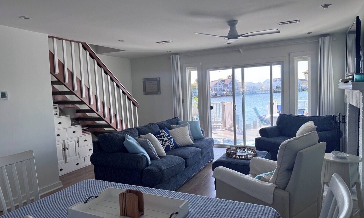 Caine Woods House | Waterfront Getaway-walk to beach and local favorites!