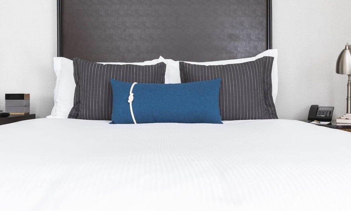 South Beach Hotel | Waterfront Queen Room w/Bay & Treasure Island Views | Breakfast & YMCA Access