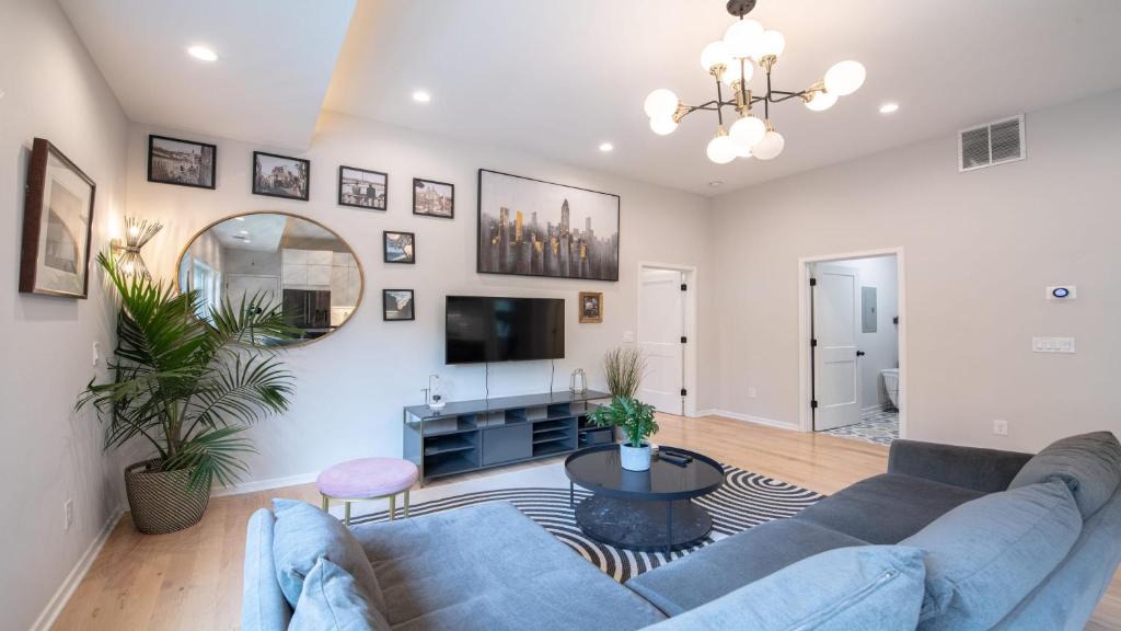 Home Park Apartment | West Midtown 2 2 - Top Floor private parking